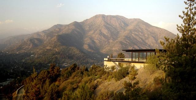 House on the road to Farellones / Max Nuñez  + Bernardo Valdes - Houses, Forest