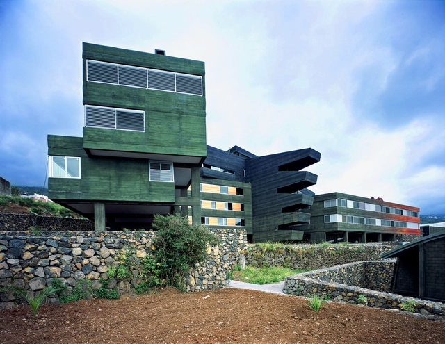 Rafael Arozarena High School / AMP arquitectos - High School, Facade