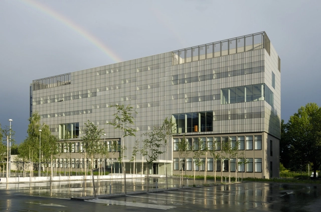 卢布尔雅那大学数学系大楼 / Bevk Perović arhitekti - 大学