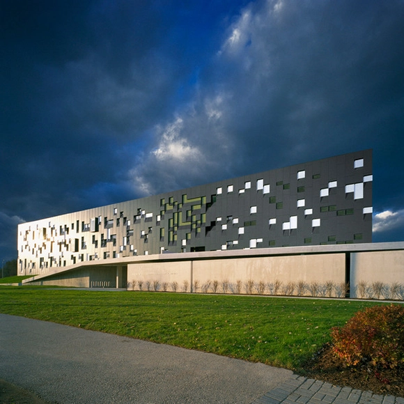 Perimeter Institute for Theoretical Physics / Saucier + Perrotte architectes - Institute, Facade