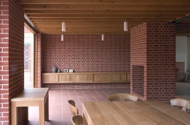 The house of Clay and Oak / Dow Jones Architects - Houses, Kitchen, Beam, Facade, Table