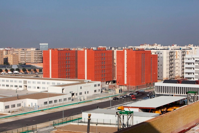 Polígono Aeropuerto 108住宅/ Enrique Abascal García - 机场