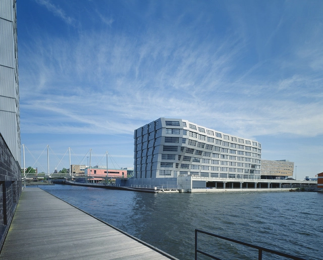 Block 16 / René van Zuuk Architekten - 公寓