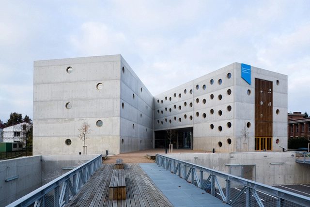 Research Library in Hradec Kralove - 图书馆
