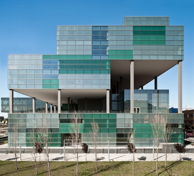 D38 Office / Arata Isozaki - Edifícios De Escritórios