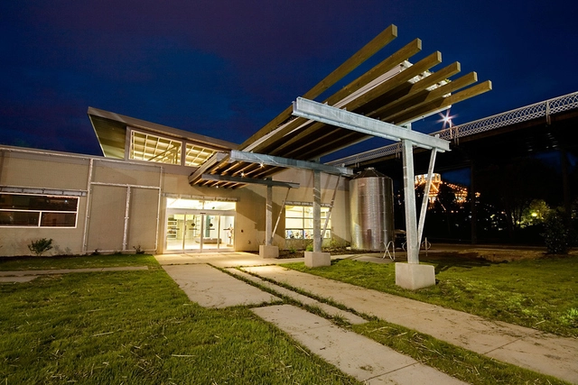 Outdoor Chattanooga Center / Artech - Renovation, Facade, Beam, Column