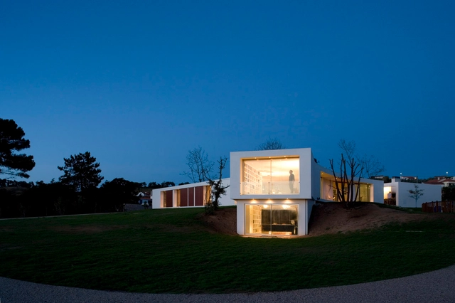Y House / Jorge Sousa Santos - Houses, Garden, Facade, Stairs
