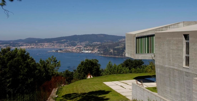 Redondela House / Irisarri + Piñera - Houses, Garden, Facade, Balcony, Coast