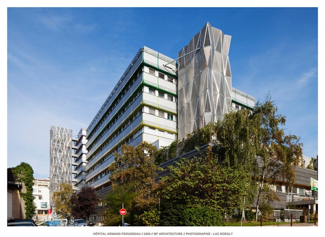 巴黎儿童医院逃生楼梯 / BP Architectures - 医院