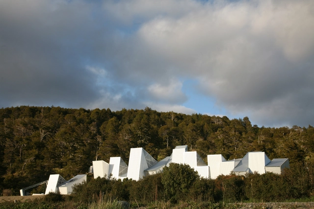 Aonni Mineral Water Plant / Bebin & Saxton - Industrial Architecture, Forest