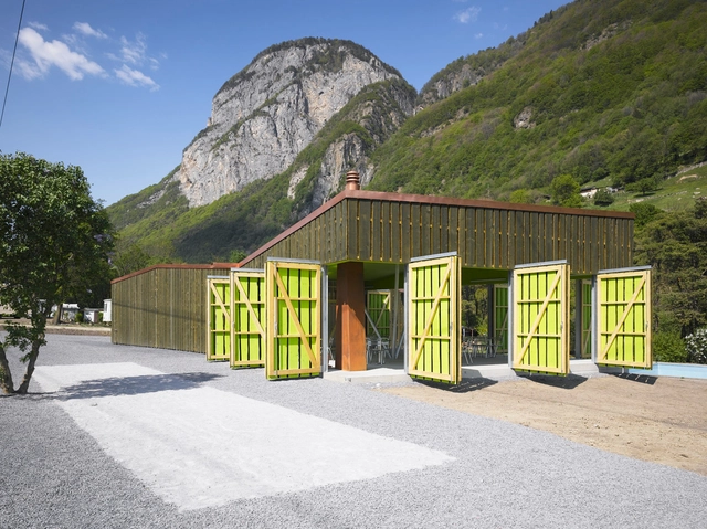 黑森林露营地的接待设施 / Bonnard Woeffray Architectes - 旅游景点