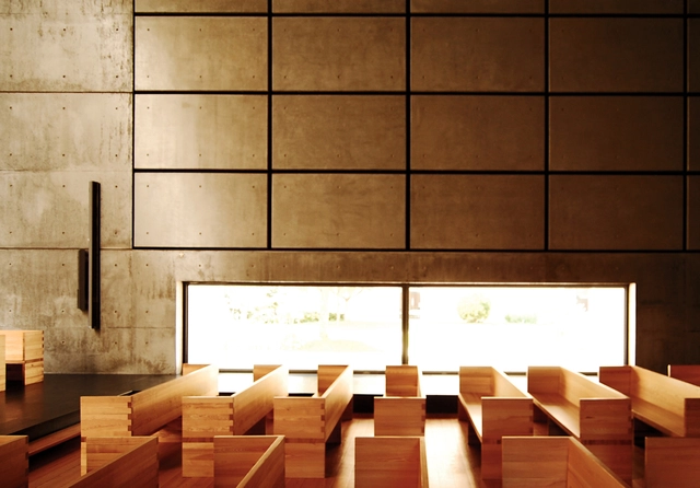 Igreja do Convento de São Domingos / José Fernando Gonçalves & João Paulo Providência - Temple, Table, Chair