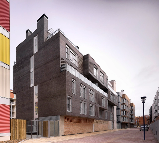 R1D Housing / a3gm - 公寓