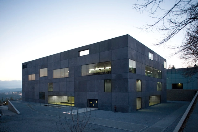 瓜尔达城市剧院 / AVA Architects - 剧院