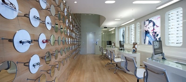 Glasses Shop in Beja / Jorge Sousa Santos - Shopping Centers, Chair, Table