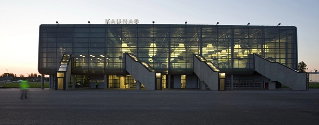 Terminal de Passageiros do Aeroporto Kaunas / Architectural Bureau G.Natkevicius & Partners - Aeroporto