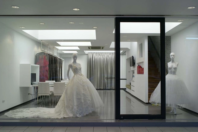 Queen Wedding / Hataarvo Architects - Interior Photography, Retail , Door