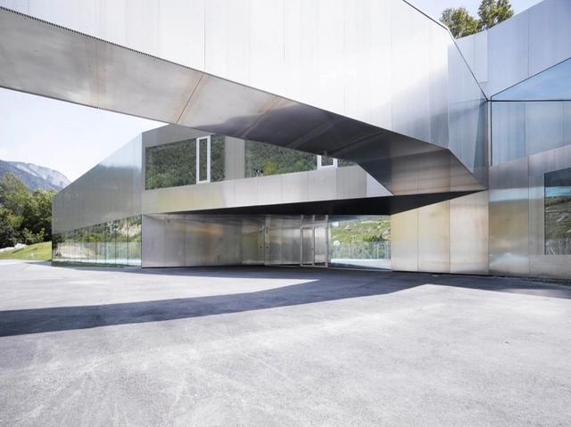 博韦尼耶 小学扩建 / Bonnard Woeffray Architectes - 中小学校