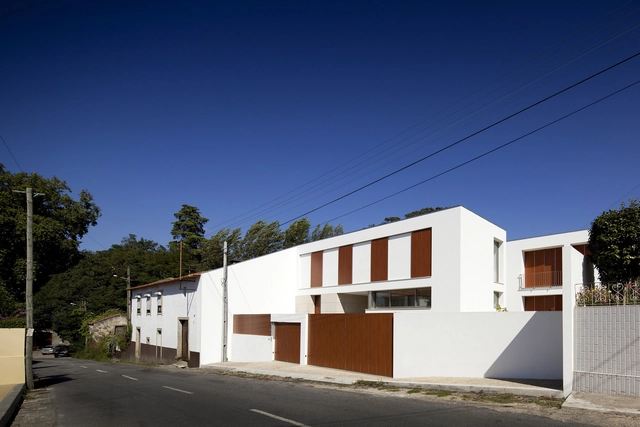 Caetano & Assis House / Ana de Bastos + Filipe Xavier Oliveira - Houses, Facade, Door