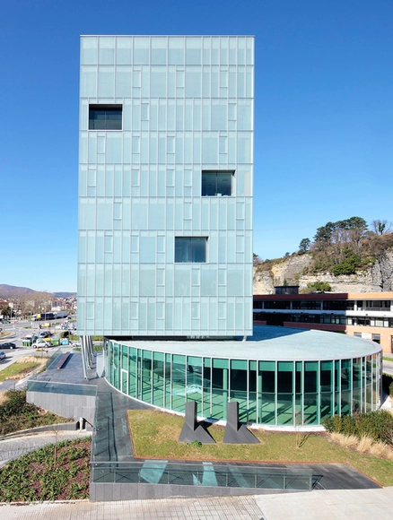 Zaisa Tower / Hoz Fontan Arquitectos - Office Buildings, Facade