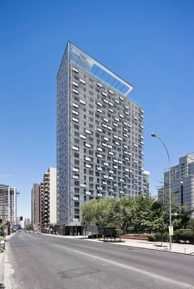 Gen Building / Assadi + Pulido - 公寓