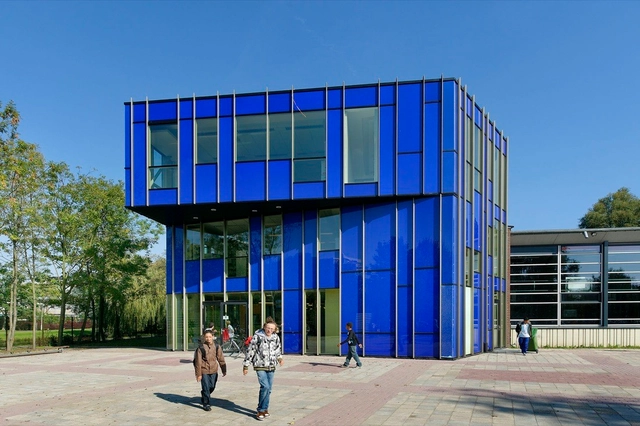 Melanchthon College Schiebroek / OIII Architecten - High School, Facade