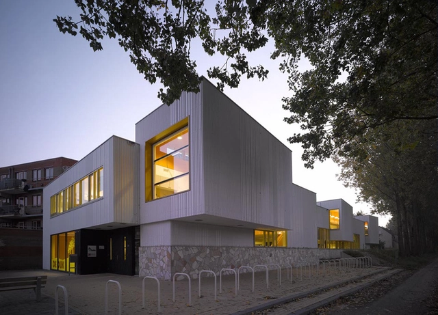 德迪克学校 / Drost + van Veen architecten - 中小学校