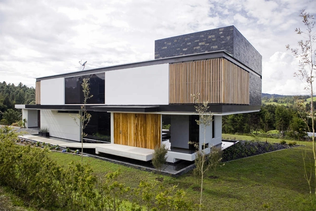 Casa las Palmas / Carlos Eduardo Molina Londoño Architect - Houses, Facade