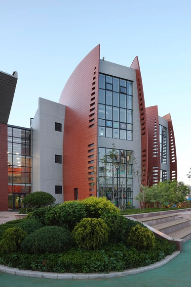 Dalian School / Debbas Architecture - Schools , Facade