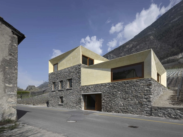 Charrat改造项目 / Clavienrossier Architectes - 改造项目