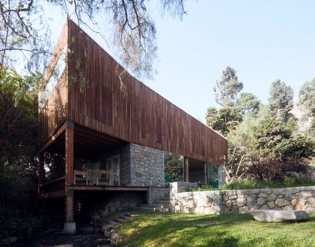 Country House in Santa Eulalia / René Poggione González, Susel Biondi Antúnez de Mayolo - Houses, Garden, Facade