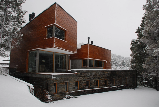 Los Cerezos House / G2 Estudio - Houses, Facade, Stairs, Handrail