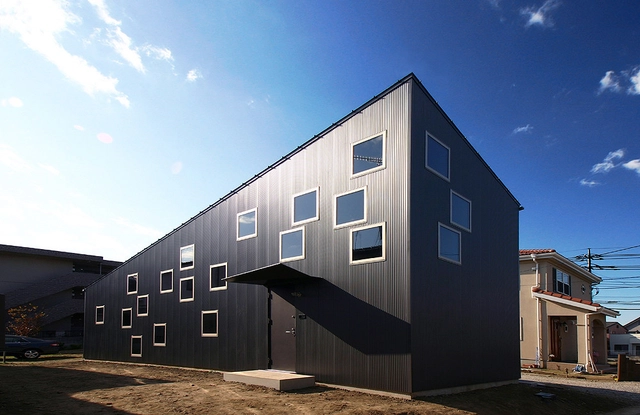 House of Sunlight Through Trees / StudioGreenBlue - Houses, Facade