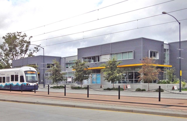Rainier Vista Boys & Girls Club and Rainier Valley Teen Center / Weinstein A|U - Community Center, Facade, Fence
