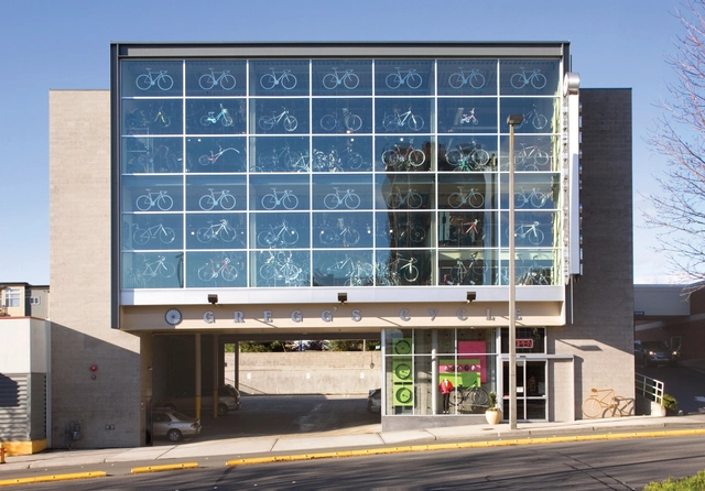 Gregg’s Cycles / Weinstein A|U - Shopping Centers, Facade, Door