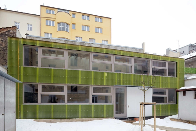 建筑工作室 / Projektil Architekti - 办公建筑