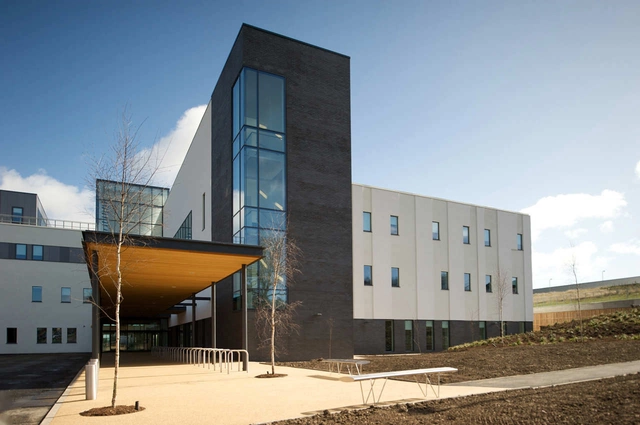 New Stobhill Hospital / Reiach And Hall Architects - 医院