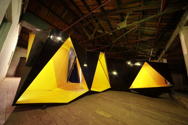 Tienda Pop-up Lunar / ///byn - Otras Estructuras