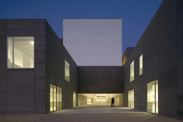  Facultad de Ciencias Universidad de Málaga / Luis Machuca & Associates - Universidad