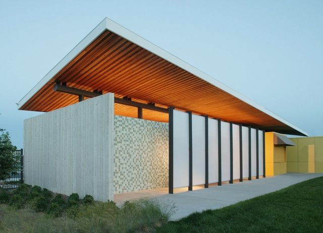 Stapleton Pool House #2 / Semple Brown Design - Swimming Pool, Facade, Beam