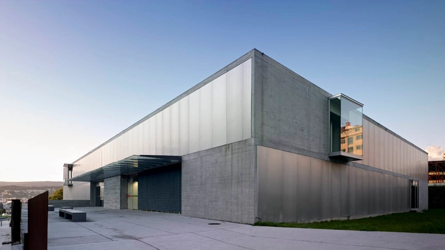 A Parda Health Centre / Vier Arquitectos -  Healthcare Center, Facade