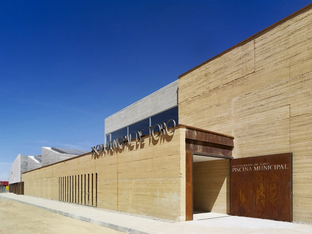 托罗室内游泳池 / Vier Arquitectos - 游泳池