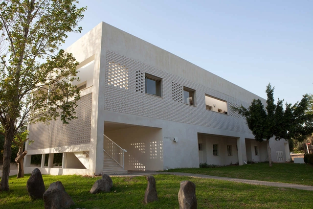 社会服务大楼 / Doron Sheinman Architect - 社区建筑