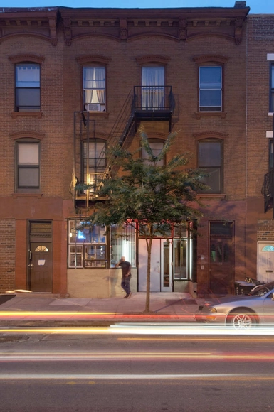 Veronica People's Club / Fabrica 718 - Bar, Facade