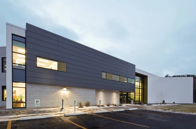 魁北克省物理专业技术中心 / bisson | associés + Carl Charron Architecte - 办公建筑