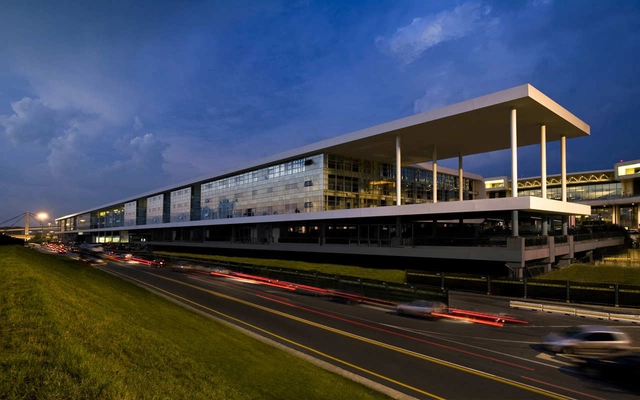 The Sheraton Milan Malpensa Airport Hotel & Conference Centre / King Roselli Architetti - Hotels