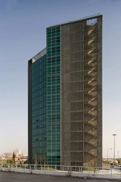 塔形广场 / Regino Cruz Architects - 办公设施