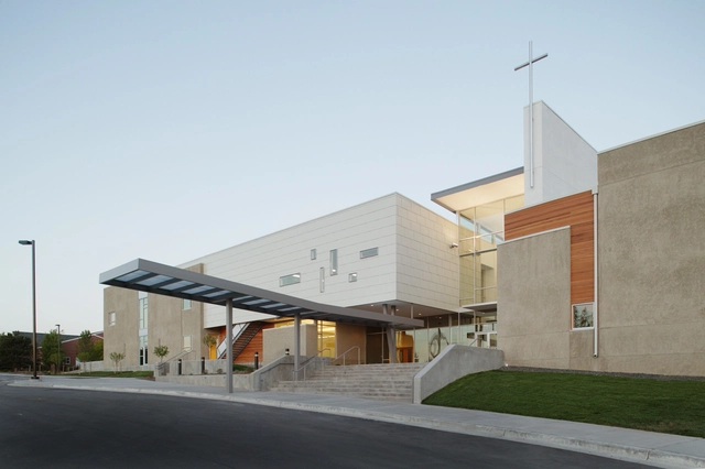Littleton Church of Christ / Semple Brown Design -          Churches, Facade