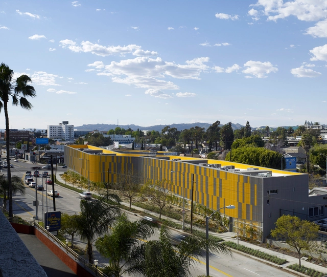 Camino Nuevo High School / Daly Genik Architects - Escuela Secundaria
