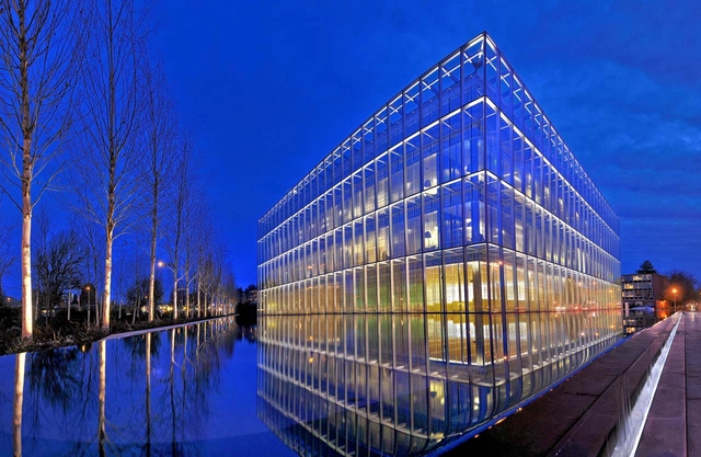 Centro de atletismo John E. Jaqua / ZGF Architects - Universidad